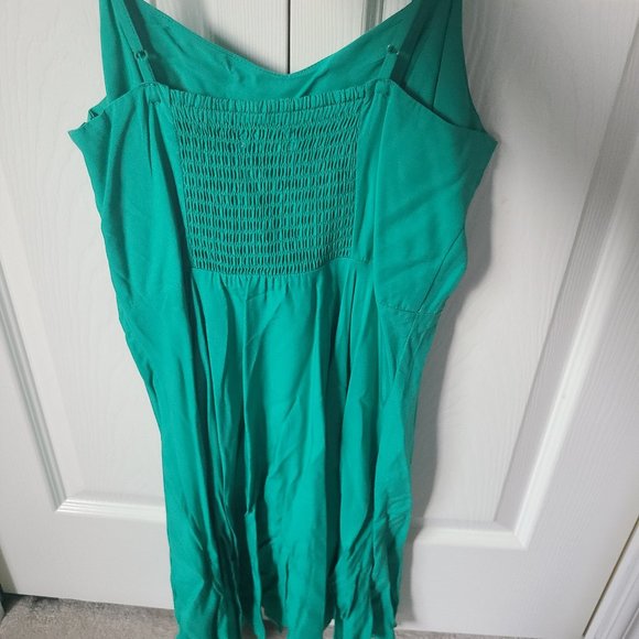 Green summer dress - Picture 2 of 3